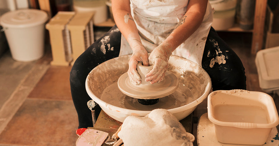 How does a human-powered pottery wheel look like?